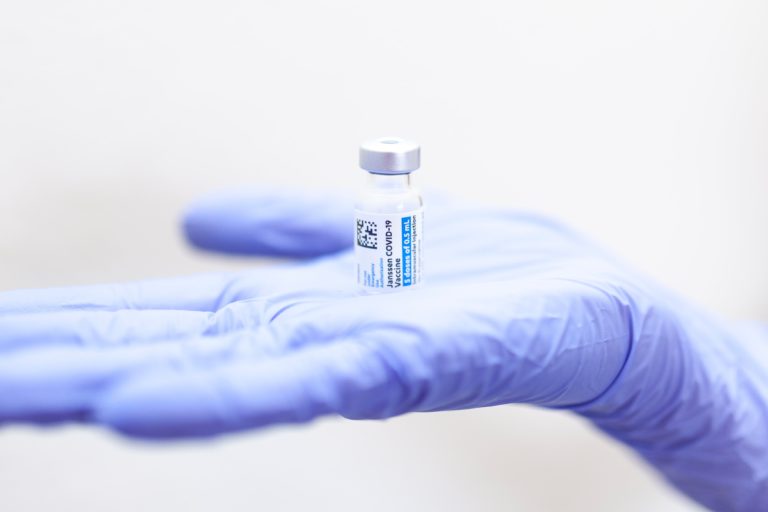 Federal tribunal rules in favour of fired employee denied EI for not taking covid shots