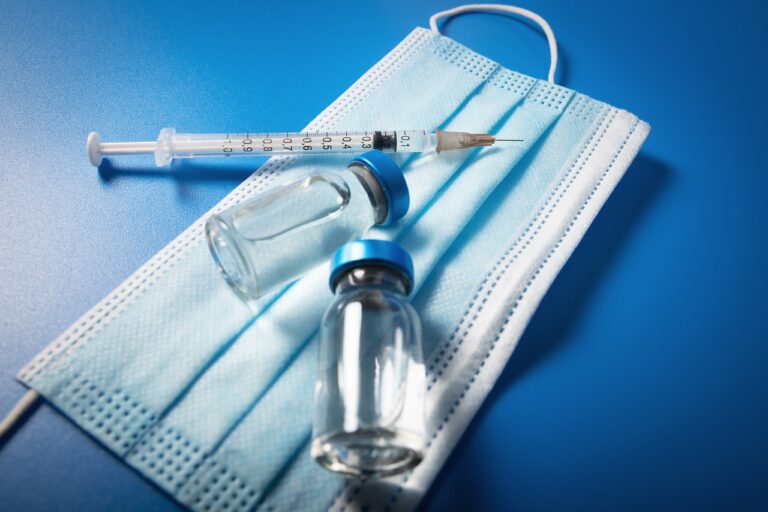 Retrait des accusations de faute professionnelle à l’encontre d’une infirmière qui a communiqué des informations sur les vaccinations contre la COVID-19