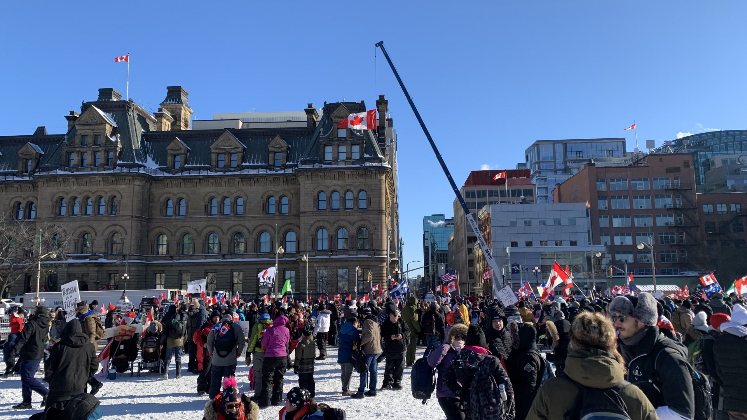 L’audience de la Cour fédérale sur le recours constitutionnel contre l’invocation de la Loi sur les situations d’urgence commence aujourd’hui à Ottawa