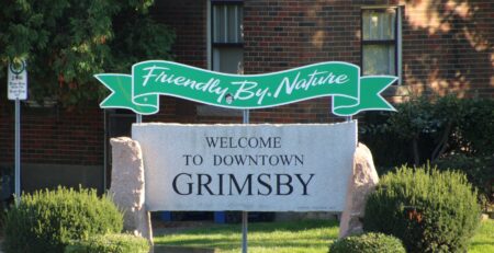 Panneau « Welcome to downtown Grimsby » (Courtoisie : Wikipedia)