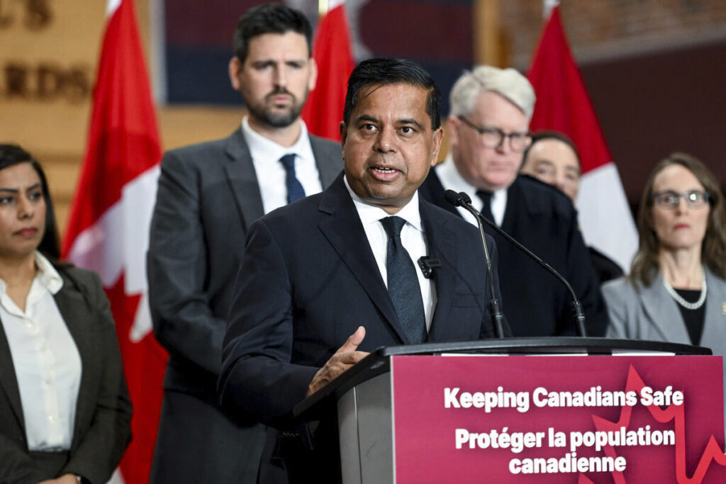 Le ministre de la Sécurité publique Gary Anandasangaree annonce le dépôt du projet de loi C-22 le 12 mars 2026 (Crédit photo : La Presse canadienne/Spencer Colby)