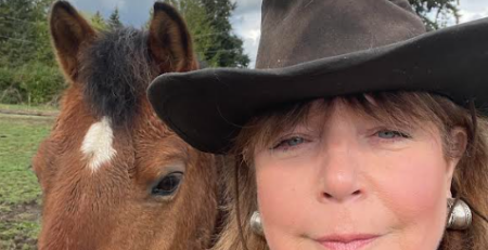 Kari Simpson avec son cheval Turbo (avec l’aimable autorisation de Kari Simpson)