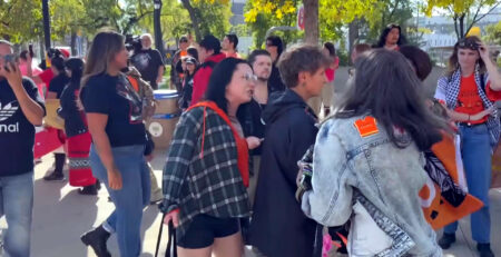 Dr Widdowson à l’Université de Winnipeg, le 26 septembre 2025 (Cliquez sur l’image pour voir la vidéo) (Courtoisie de Daniel Page)