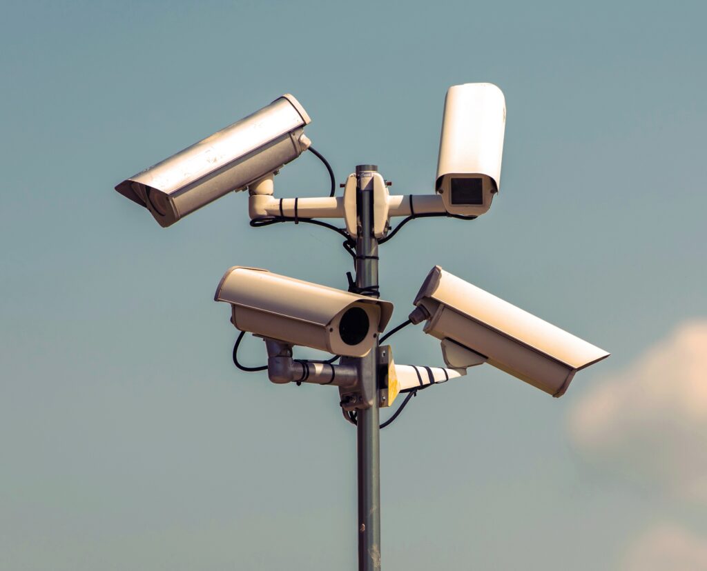 Surveillance (Avec l’aimable autorisation d’AlinStock)