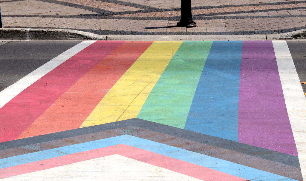 Passage piéton arc-en-ciel (Avec l’aimable autorisation d’Acrylicbased)