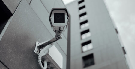 Surveillance (Avec l'aimable autorisation de drugoenebo)